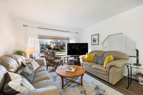 25 Optimist Way, Winnipeg, MB - Indoor Photo Showing Living Room