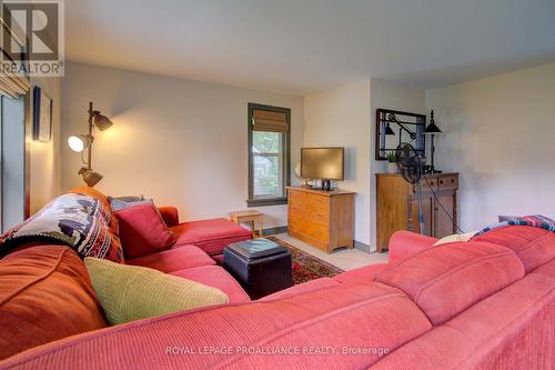 7 Drummond Street, Rideau Lakes, ON - Indoor Photo Showing Living Room