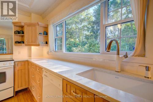 2216 Althorpe Road, Tay Valley, ON - Indoor Photo Showing Kitchen