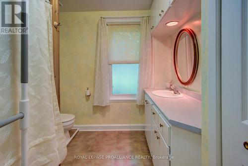 2216 Althorpe Road, Tay Valley, ON - Indoor Photo Showing Bathroom