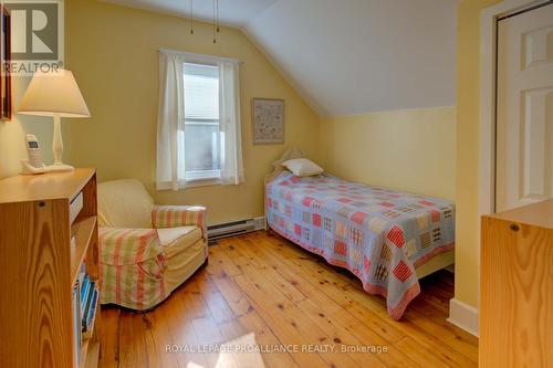 2216 Althorpe Road, Tay Valley, ON - Indoor Photo Showing Bedroom