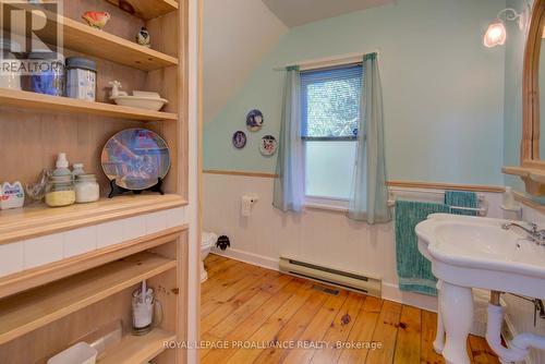 2216 Althorpe Road, Tay Valley, ON - Indoor Photo Showing Bathroom