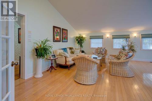 2216 Althorpe Road, Tay Valley, ON - Indoor Photo Showing Living Room