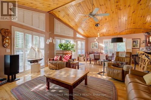 174 Mcnally'S Lane, Rideau Lakes, ON - Indoor Photo Showing Living Room