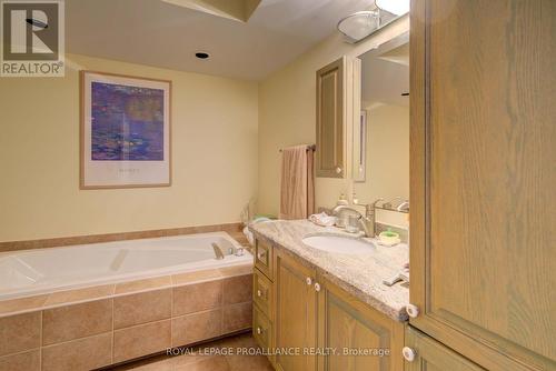 174 Mcnally'S Lane, Rideau Lakes, ON - Indoor Photo Showing Bathroom