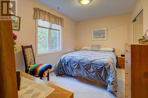 174 Mcnally'S Lane, Rideau Lakes, ON - Indoor Photo Showing Bedroom