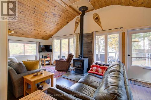 6868 Smith Lane, South Frontenac, ON - Indoor Photo Showing Living Room With Fireplace