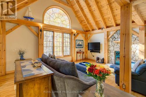 2012 Shibley Road, Central Frontenac (Frontenac Centre), ON - Indoor Photo Showing Living Room