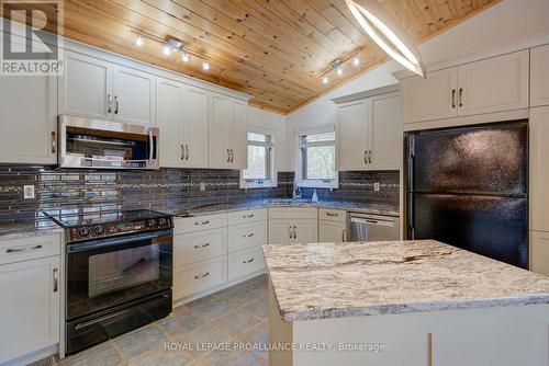 2012 Shibley Road, Central Frontenac (Frontenac Centre), ON - Indoor Photo Showing Kitchen