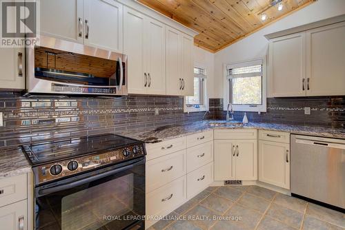 2012 Shibley Road, Central Frontenac (Frontenac Centre), ON - Indoor Photo Showing Kitchen