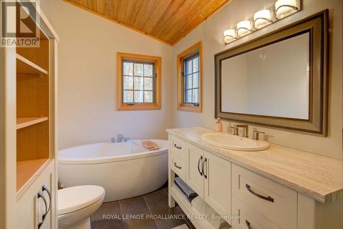 2012 Shibley Road, Central Frontenac (Frontenac Centre), ON - Indoor Photo Showing Bathroom