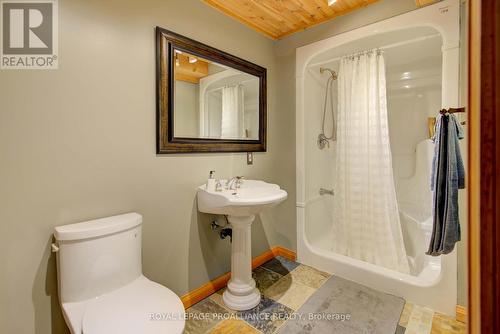 2012 Shibley Road, Central Frontenac (Frontenac Centre), ON - Indoor Photo Showing Bathroom