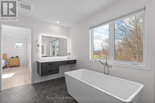 1441 Remington Avenue, Kingston (City Northwest), ON - Indoor Photo Showing Bathroom