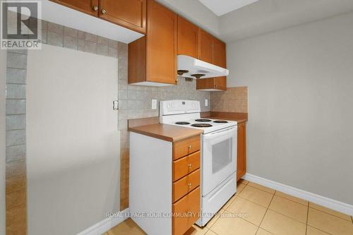 1122 - 18 Mondeo Drive, Toronto, ON - Indoor Photo Showing Kitchen