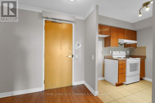 1122 - 18 Mondeo Drive, Toronto, ON - Indoor Photo Showing Kitchen