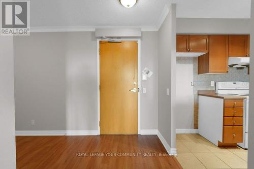 1122 - 18 Mondeo Drive, Toronto, ON - Indoor Photo Showing Kitchen