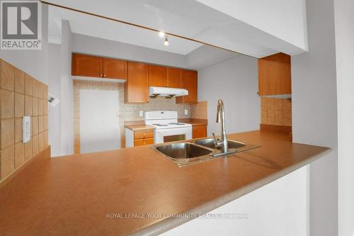 1122 - 18 Mondeo Drive, Toronto, ON - Indoor Photo Showing Kitchen With Double Sink