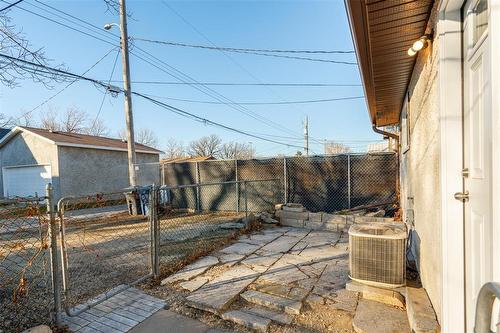 302 Hampton Street, Winnipeg, MB - Outdoor