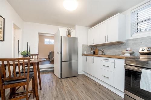 302 Hampton Street, Winnipeg, MB - Indoor Photo Showing Kitchen