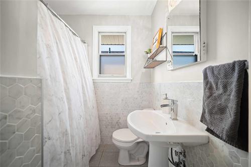 657 Prince Rupert Avenue, Winnipeg, MB - Indoor Photo Showing Bathroom