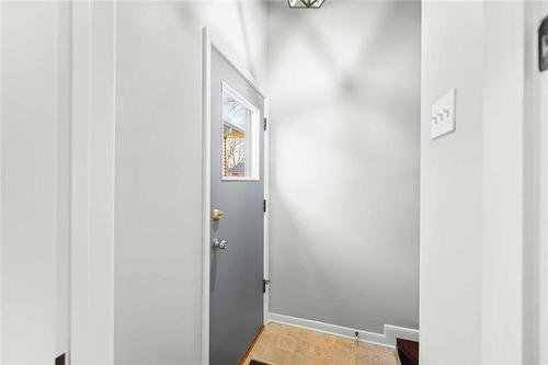 657 Prince Rupert Avenue, Winnipeg, MB - Indoor Photo Showing Other Room