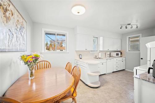 657 Prince Rupert Avenue, Winnipeg, MB - Indoor Photo Showing Dining Room