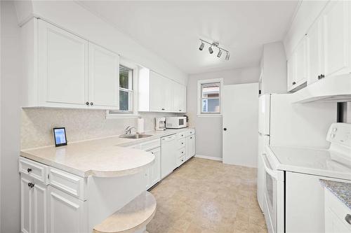 657 Prince Rupert Avenue, Winnipeg, MB - Indoor Photo Showing Other Room