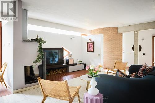 31 Governors Road, Toronto, ON - Indoor Photo Showing Living Room