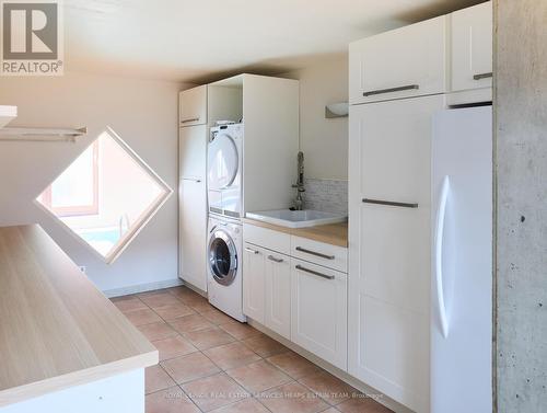 31 Governors Road, Toronto, ON - Indoor Photo Showing Laundry Room