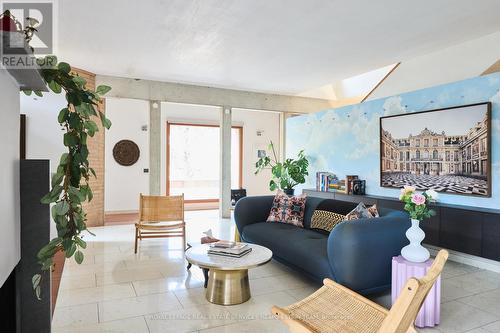 31 Governors Road, Toronto, ON - Indoor Photo Showing Living Room