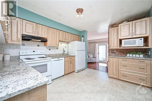 68 Ramsgate, Ottawa, ON - Indoor Photo Showing Kitchen