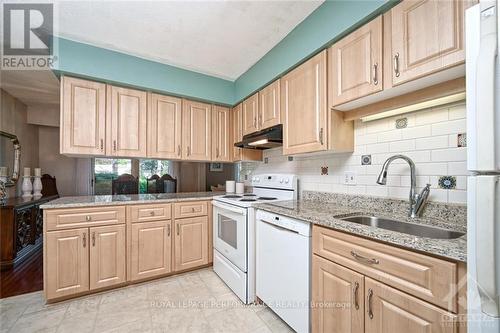 68 Ramsgate, Ottawa, ON - Indoor Photo Showing Kitchen