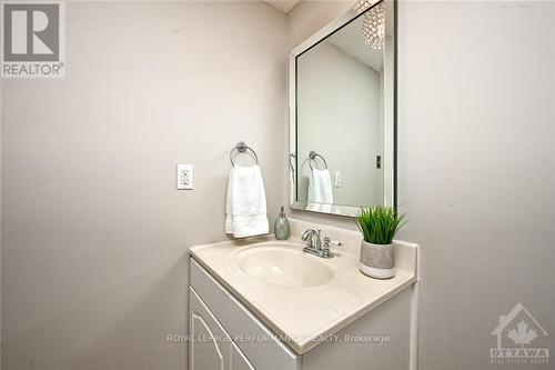 68 Ramsgate, Ottawa, ON - Indoor Photo Showing Bathroom