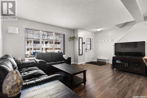 86 5230 Aerodrome Road, Regina, SK - Indoor Photo Showing Living Room