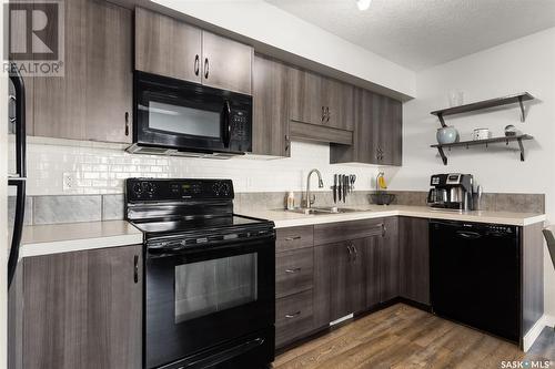 86 5230 Aerodrome Road, Regina, SK - Indoor Photo Showing Kitchen With Double Sink