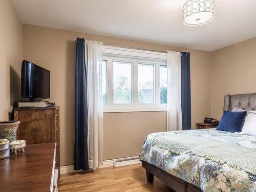 Chambre Ã  coucher principale - 66 Rue Moreau, Bedford - Ville, QC - Indoor Photo Showing Bedroom