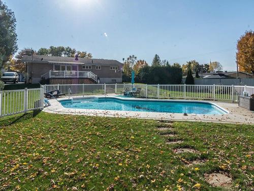 Cour - 66 Rue Moreau, Bedford - Ville, QC - Outdoor With In Ground Pool With Backyard