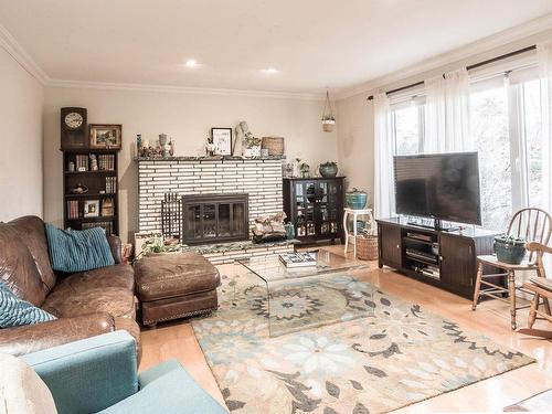 Salon - 66 Rue Moreau, Bedford - Ville, QC - Indoor Photo Showing Living Room With Fireplace