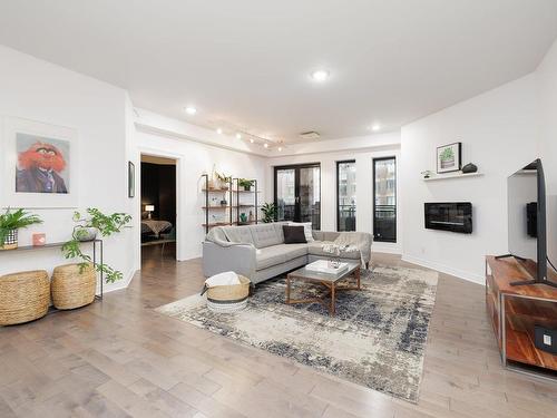 Living room - 304-3640 Rue Jeanne-Mance, Montréal (Le Plateau-Mont-Royal), QC - Indoor Photo Showing Living Room