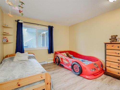 403-3235 Quadra St, Saanich, BC - Indoor Photo Showing Bedroom