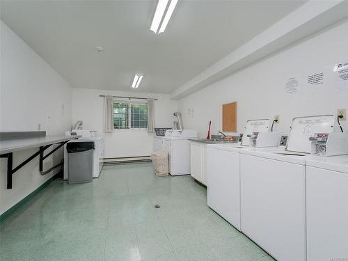 403-3235 Quadra St, Saanich, BC - Indoor Photo Showing Laundry Room