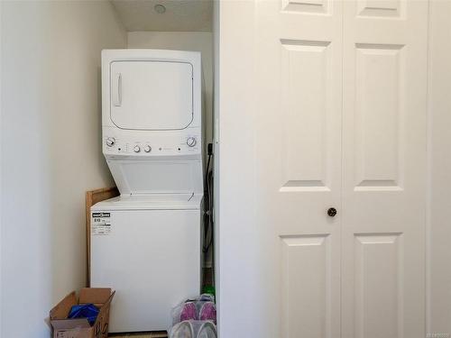 410-10030 Resthaven Dr, Sidney, BC - Indoor Photo Showing Laundry Room