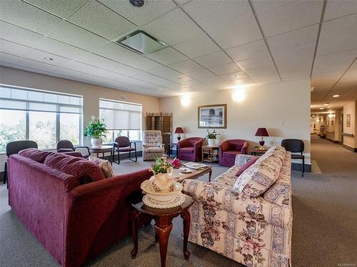 410-10030 Resthaven Dr, Sidney, BC - Indoor Photo Showing Living Room