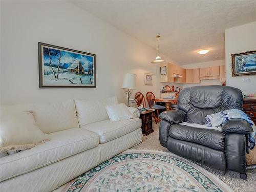 410-10030 Resthaven Dr, Sidney, BC - Indoor Photo Showing Living Room