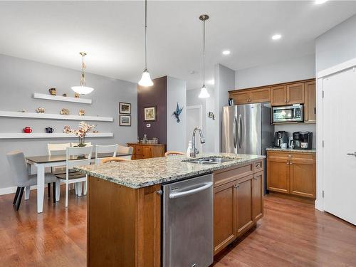 16-3647 Vermont Pl, Campbell River, BC - Indoor Photo Showing Kitchen With Double Sink With Upgraded Kitchen