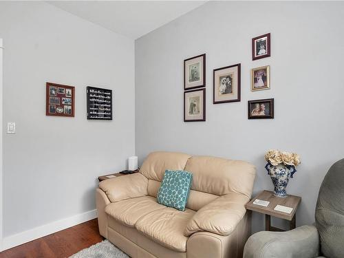 16-3647 Vermont Pl, Campbell River, BC - Indoor Photo Showing Living Room