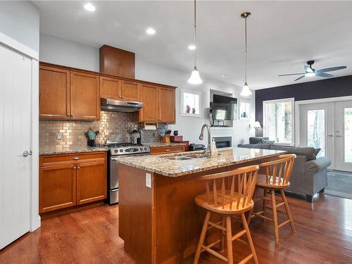 16-3647 Vermont Pl, Campbell River, BC - Indoor Photo Showing Kitchen With Double Sink