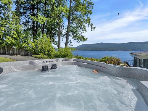 871 Cherry Point Rd, Cobble Hill, BC 