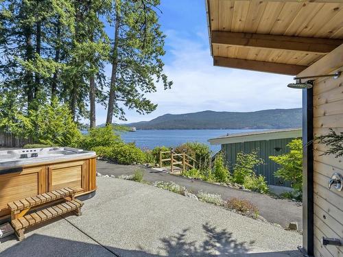 871 Cherry Point Rd, Cobble Hill, BC 