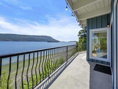 871 Cherry Point Rd, Cobble Hill, BC 